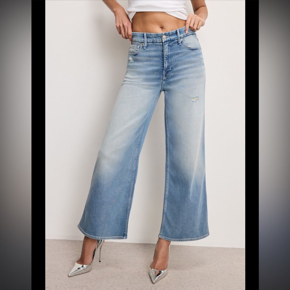 7 For All Mankind luxe vintage Light Blue wide leg crop jeans size 31 /25 inseam